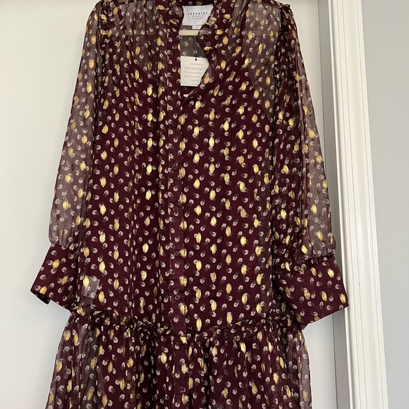 The Mini Dress with Ruffled Hem
Oxblood/Gold Metallic / L - Picture 3 of 9